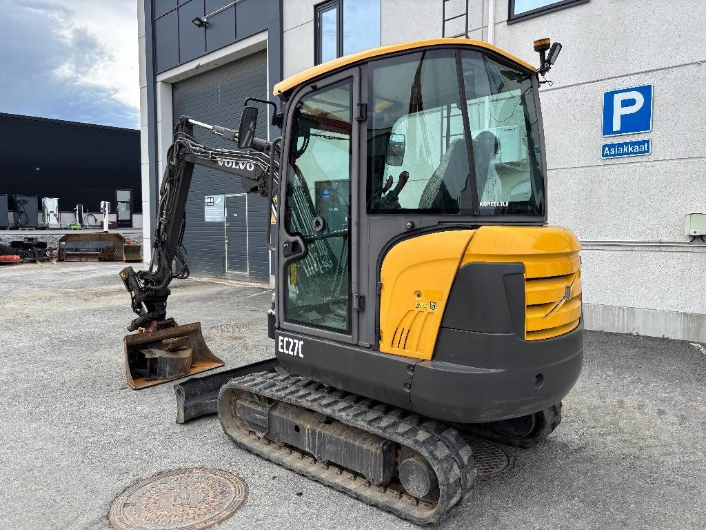Volvo EC27C PYÖRITTÄJÄLLÄ - Мини-экскаватор: фото 2 Volvo EC27C PYÖRITTÄJÄLLÄ - Мини-экскаватор: фото 2