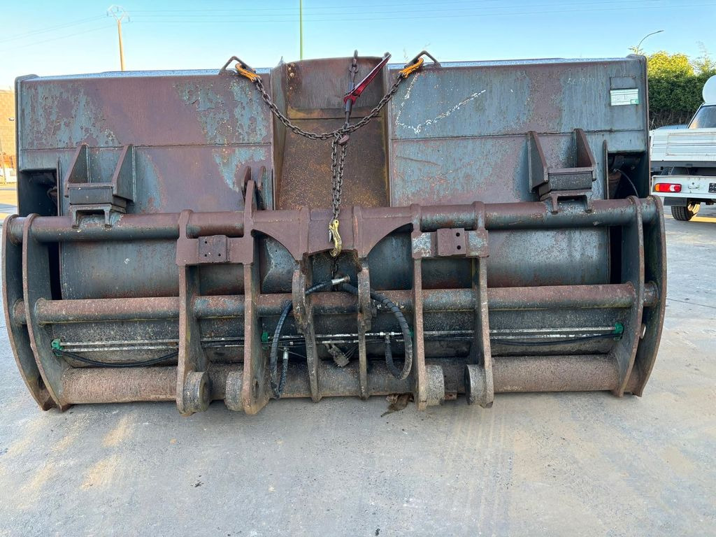 Liebherr L574 - L580. Kippschaufel 5m3. - Ковш для погрузчика для Строительной техники: фото 2 Liebherr L574 - L580. Kippschaufel 5m3. - Ковш для погрузчика для Строительной техники: фото 2