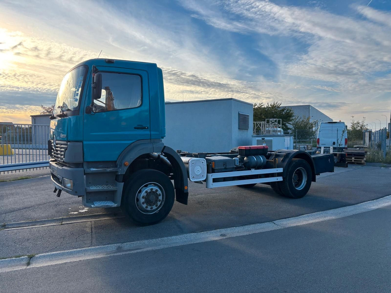 Mercedes-Benz Atego 1823. 6 Zylinder. - Грузовик-шасси: фото 2 Mercedes-Benz Atego 1823. 6 Zylinder. - Грузовик-шасси: фото 2