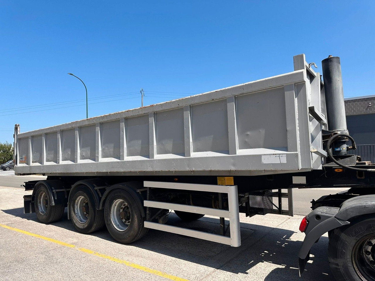 Turbo's Hoet Kipper. 3 Achsen. - Самосвальный полуприцеп: фото 1 Turbo's Hoet Kipper. 3 Achsen. - Самосвальный полуприцеп: фото 1