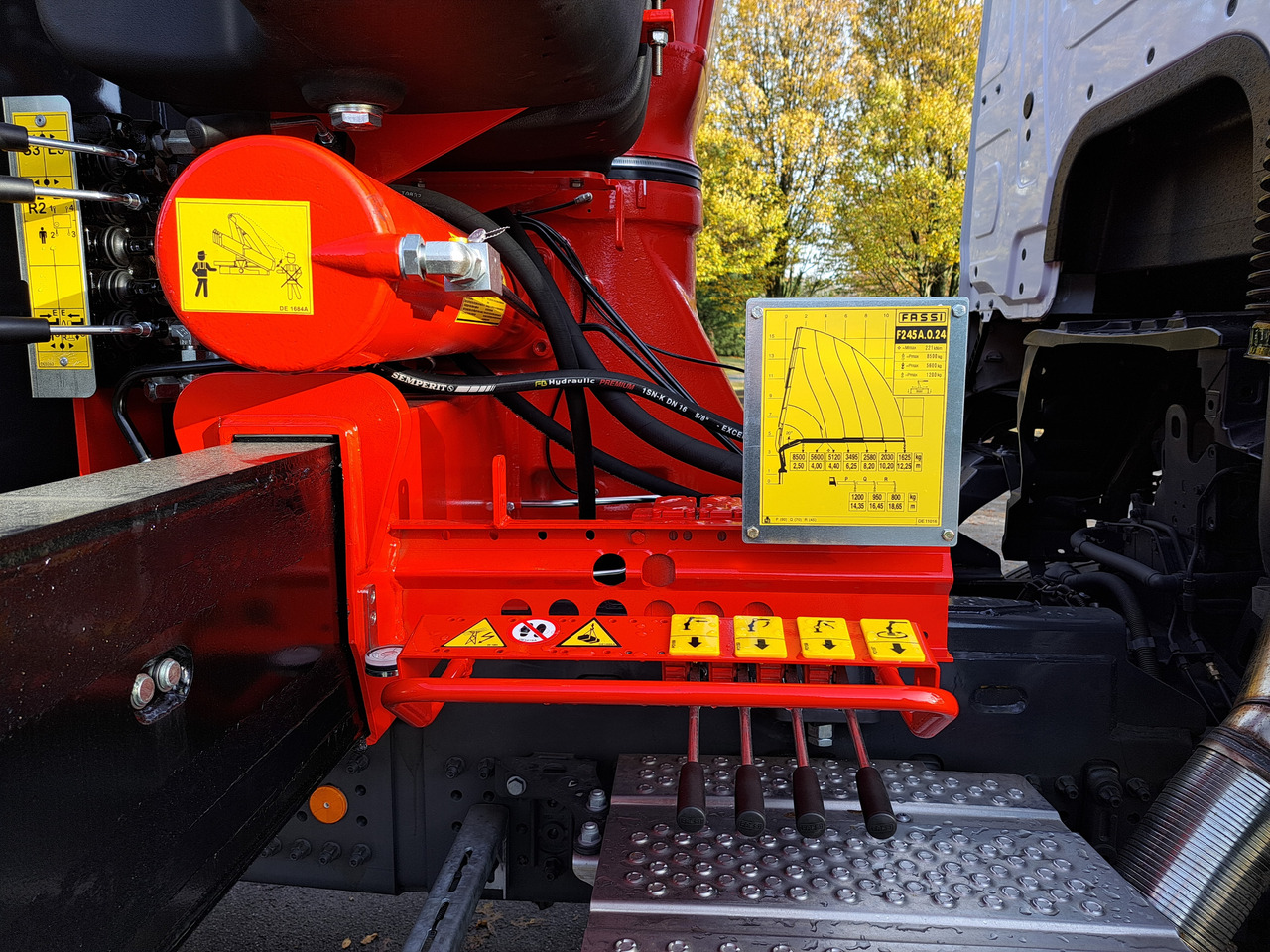 Новый Грузовик бортовой/ Платформа, Автоманипулятор MERCEDES-BENZ AROCS 3340 CRANE FASSI F245 FLATBED TWISTLOCK EURO 3: фото 9 Новый Грузовик бортовой/ Платформа, Автоманипулятор MERCEDES-BENZ AROCS 3340 CRANE FASSI F245 FLATBED TWISTLOCK EURO 3: фото 9