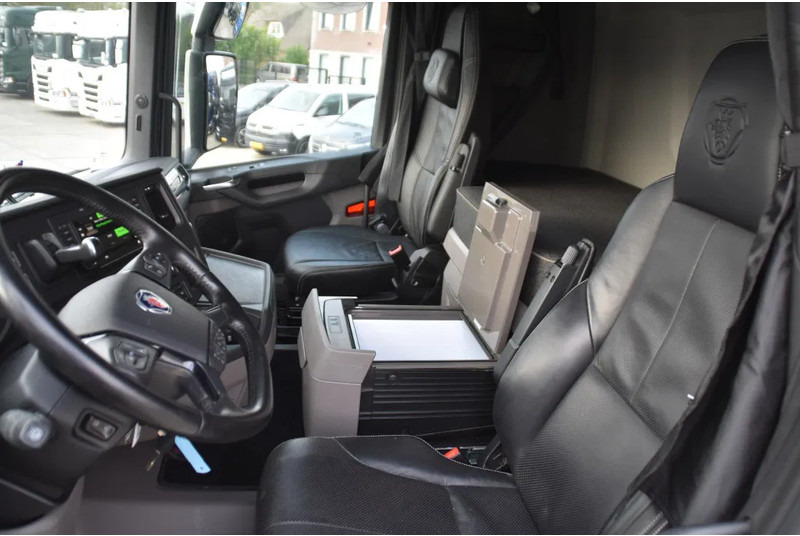 Scania R 460 NGS 6x4NB - SUPER - FULL AIR - RETARDER - 148 TKM - PARK. AIRCO - HYDRAULIC SYSTEM - LED - LEATHER SEATS - EXCELLENT CONDI - Тягач: фото 5 Scania R 460 NGS 6x4NB - SUPER - FULL AIR - RETARDER - 148 TKM - PARK. AIRCO - HYDRAULIC SYSTEM - LED - LEATHER SEATS - EXCELLENT CONDI - Тягач: фото 5
