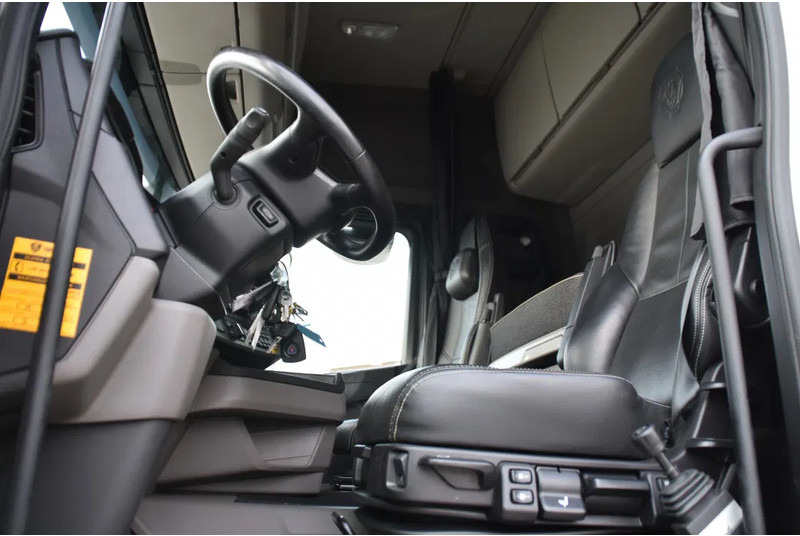 Scania R 460 NGS 6x4NB - SUPER - FULL AIR - RETARDER - 148 TKM - PARK. AIRCO - HYDRAULIC SYSTEM - LED - LEATHER SEATS - EXCELLENT CONDI - Тягач: фото 4 Scania R 460 NGS 6x4NB - SUPER - FULL AIR - RETARDER - 148 TKM - PARK. AIRCO - HYDRAULIC SYSTEM - LED - LEATHER SEATS - EXCELLENT CONDI - Тягач: фото 4