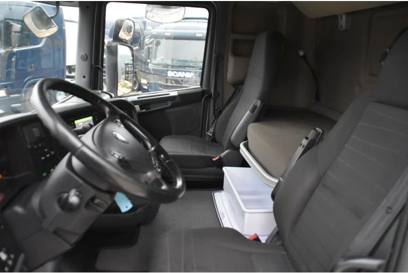 Scania R450 HL 4x2MNB - CROWN EDITION - ADR FL - SCR ONLY - RETARDER - FULL AIR - PTO - NAVI - 2 BEDS - XENON - - Тягач: фото 5 Scania R450 HL 4x2MNB - CROWN EDITION - ADR FL - SCR ONLY - RETARDER - FULL AIR - PTO - NAVI - 2 BEDS - XENON - - Тягач: фото 5