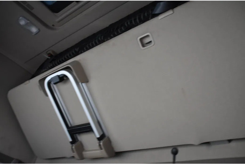 Scania R490 TL 6x2/4 - RETARDER - ACC - DIFF. LOCK - 2 x FUEL TANKS - 2 BEDS - EXCELLENT CONDITION - - Тягач: фото 5 Scania R490 TL 6x2/4 - RETARDER - ACC - DIFF. LOCK - 2 x FUEL TANKS - 2 BEDS - EXCELLENT CONDITION - - Тягач: фото 5