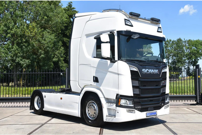 Scania R520 V8 NGS 4x2 - RETARDER - 504 TKM - PARK. AIRCO - ACC - NAVI - 2 x FUEL TANKS - LED LIGHTS - - Тягач: фото 1 Scania R520 V8 NGS 4x2 - RETARDER - 504 TKM - PARK. AIRCO - ACC - NAVI - 2 x FUEL TANKS - LED LIGHTS - - Тягач: фото 1