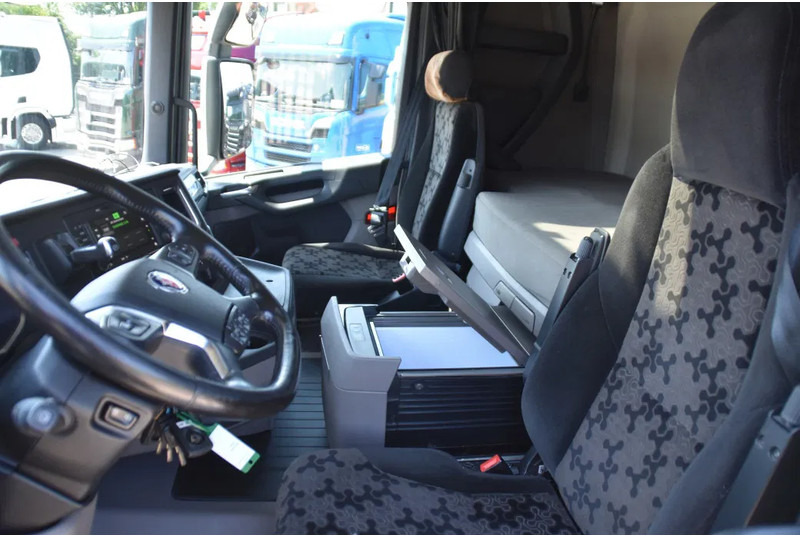 Scania R520 V8 NGS 4x2 - RETARDER - 504 TKM - PARK. AIRCO - ACC - NAVI - 2 x FUEL TANKS - LED LIGHTS - - Тягач: фото 5 Scania R520 V8 NGS 4x2 - RETARDER - 504 TKM - PARK. AIRCO - ACC - NAVI - 2 x FUEL TANKS - LED LIGHTS - - Тягач: фото 5