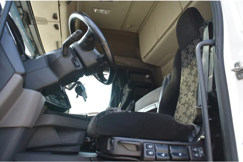 Scania R520 V8 NGS 4x2 - RETARDER - 523 TKM - PARK. AIRCO - ACC - NAVI - 2 x FUEL TANKS - LED LIGHTS - - Тягач: фото 4 Scania R520 V8 NGS 4x2 - RETARDER - 523 TKM - PARK. AIRCO - ACC - NAVI - 2 x FUEL TANKS - LED LIGHTS - - Тягач: фото 4