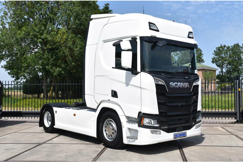 Scania R520 V8 NGS 4x2 - RETARDER - 523 TKM - PARK. AIRCO - ACC - NAVI - 2 x FUEL TANKS - LED LIGHTS - - Тягач: фото 1 Scania R520 V8 NGS 4x2 - RETARDER - 523 TKM - PARK. AIRCO - ACC - NAVI - 2 x FUEL TANKS - LED LIGHTS - - Тягач: фото 1