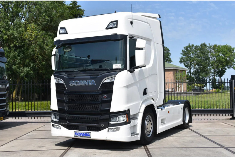 Scania R520 V8 NGS 4x2 - RETARDER - 523 TKM - PARK. AIRCO - ACC - NAVI - 2 x FUEL TANKS - LED LIGHTS - - Тягач: фото 2 Scania R520 V8 NGS 4x2 - RETARDER - 523 TKM - PARK. AIRCO - ACC - NAVI - 2 x FUEL TANKS - LED LIGHTS - - Тягач: фото 2