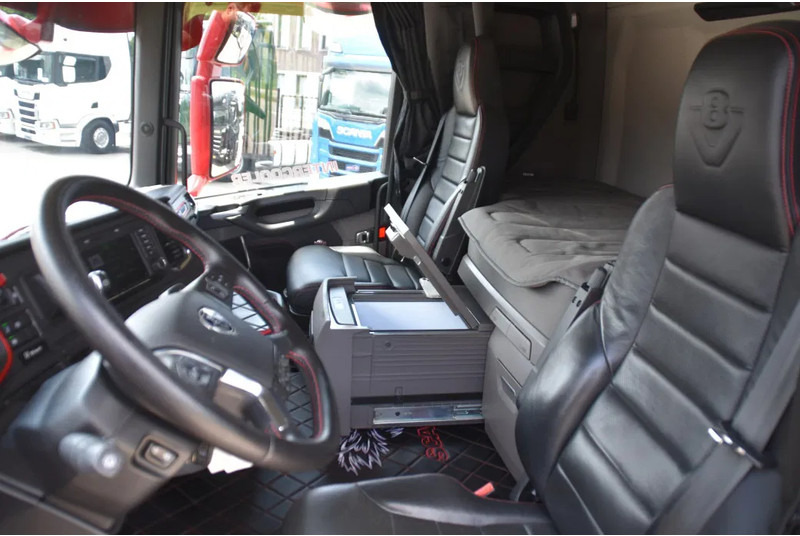 Scania R650 V8 NGS 4x2NB - LIKE NEW - RETARDER - FULL AIR - PARK. AIRCO - 4 POINT AIR SUSP. - 2 x FUEL TANKS - ALCOA'S - - Тягач: фото 5 Scania R650 V8 NGS 4x2NB - LIKE NEW - RETARDER - FULL AIR - PARK. AIRCO - 4 POINT AIR SUSP. - 2 x FUEL TANKS - ALCOA'S - - Тягач: фото 5