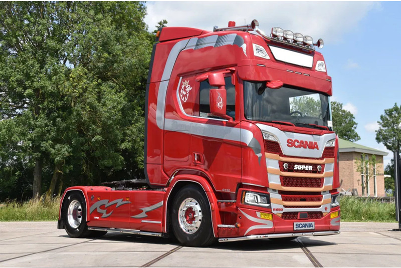 Scania R650 V8 NGS 4x2NB - LIKE NEW - RETARDER - FULL AIR - PARK. AIRCO - 4 POINT AIR SUSP. - 2 x FUEL TANKS - ALCOA'S - - Тягач: фото 1 Scania R650 V8 NGS 4x2NB - LIKE NEW - RETARDER - FULL AIR - PARK. AIRCO - 4 POINT AIR SUSP. - 2 x FUEL TANKS - ALCOA'S - - Тягач: фото 1