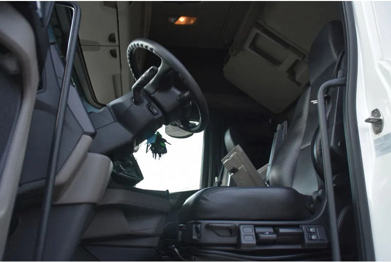 Scania S410 NGS 4x2EB MEGA 95 cm or 103 cm driving height - RETARDER - 817 TKM - FULL AIR - PARK. AIRCO - LEATHER SEATS - 2 x FUEL TANK - Тягач: фото 4 Scania S410 NGS 4x2EB MEGA 95 cm or 103 cm driving height - RETARDER - 817 TKM - FULL AIR - PARK. AIRCO - LEATHER SEATS - 2 x FUEL TANK - Тягач: фото 4