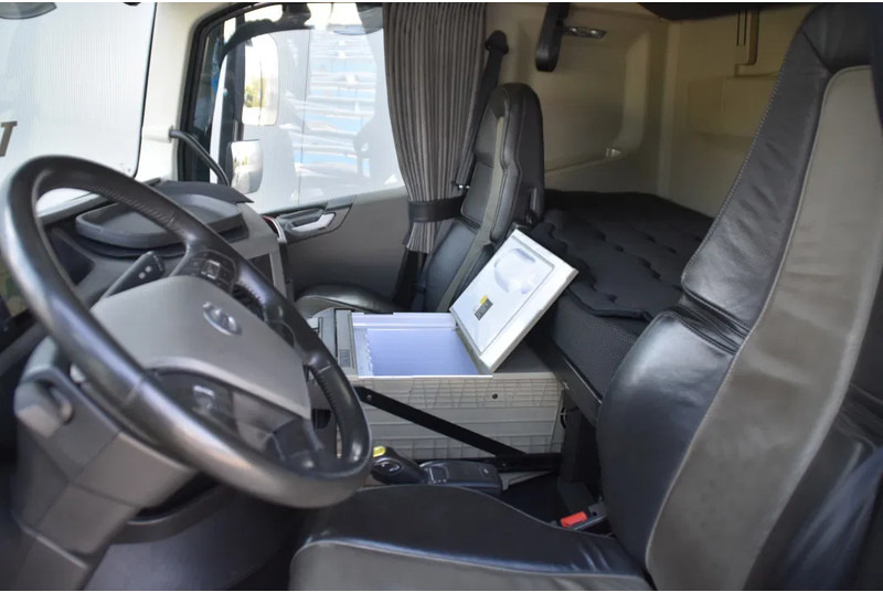 Volvo FH 16.750 Globetrotter XL 6x2 - RETARDER - FULL AIR - PARK. AIRCO - DYNAMIC STEERING - SLIDING FIFTH WHEEL - ALCOA'S - TOP CONDI - Тягач: фото 5 Volvo FH 16.750 Globetrotter XL 6x2 - RETARDER - FULL AIR - PARK. AIRCO - DYNAMIC STEERING - SLIDING FIFTH WHEEL - ALCOA'S - TOP CONDI - Тягач: фото 5