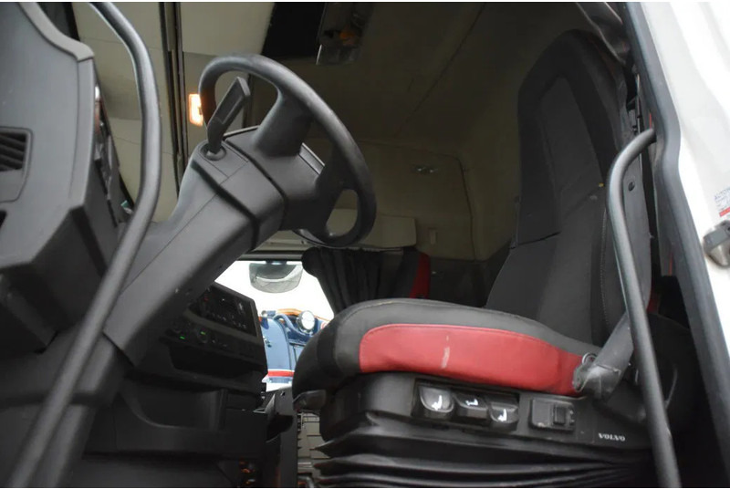 Volvo FH 460 Globe 4x2 - FULL AIR - 628 TKM - HYDRAULIC SYSTEM - PTO - NAVI - 2 x FUEL TANKS - - Тягач: фото 4 Volvo FH 460 Globe 4x2 - FULL AIR - 628 TKM - HYDRAULIC SYSTEM - PTO - NAVI - 2 x FUEL TANKS - - Тягач: фото 4