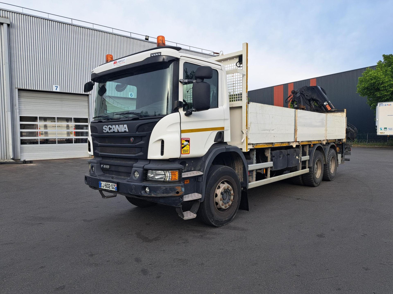 SCANIA SCANIA P 410 PLAT GRUE 18tm - Грузовик-шасси: фото 1 SCANIA SCANIA P 410 PLAT GRUE 18tm - Грузовик-шасси: фото 1