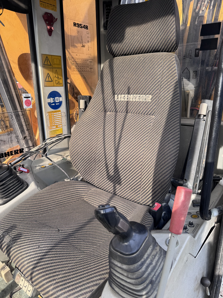 Перегружатель LIEBHERR R954BHDW material handler with elevation cab: фото 13