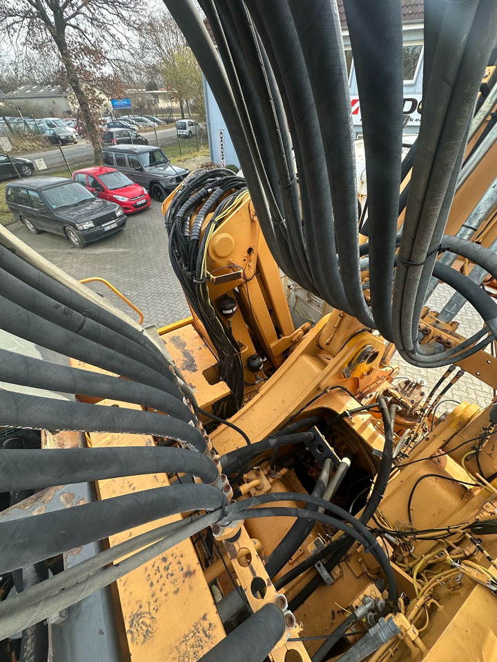 Перегружатель LIEBHERR R954BHDW material handler with elevation cab: фото 10