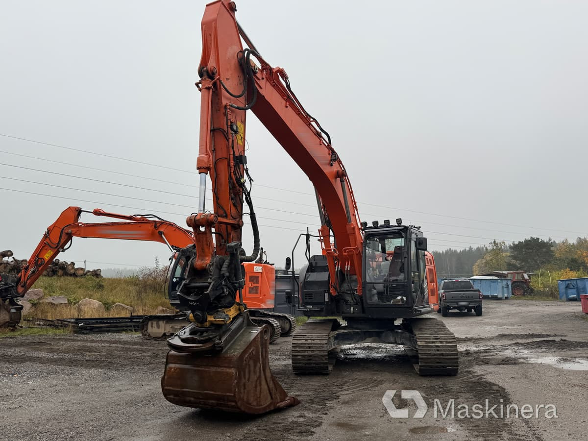 Grävmaskin Hitachi ZX225USLC-6 - Гусеничный экскаватор: фото 2 Grävmaskin Hitachi ZX225USLC-6 - Гусеничный экскаватор: фото 2