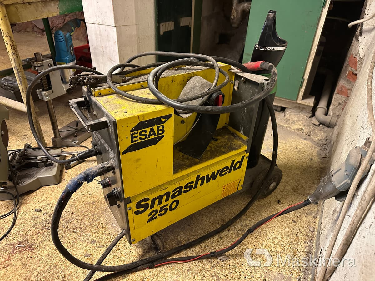 Migsvets ESAB Smashweld 250 med svetsbord - Сварочное оборудование: фото 3 Migsvets ESAB Smashweld 250 med svetsbord - Сварочное оборудование: фото 3