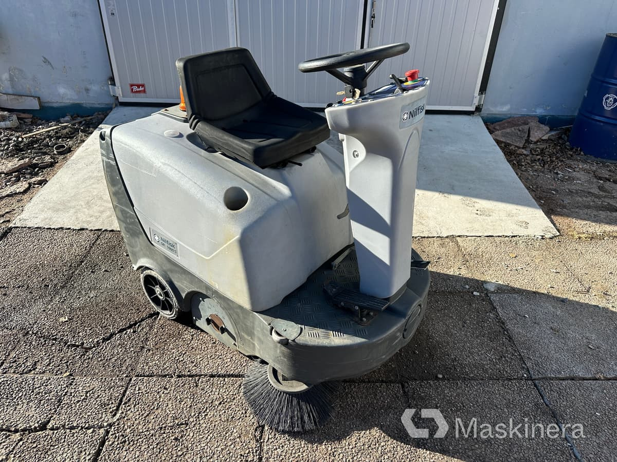 Nilfisk SR1000S B Sopmaskin Nilfisk SR1000S - Подметально-уборочная машина: фото 1 Nilfisk SR1000S B Sopmaskin Nilfisk SR1000S - Подметально-уборочная машина: фото 1