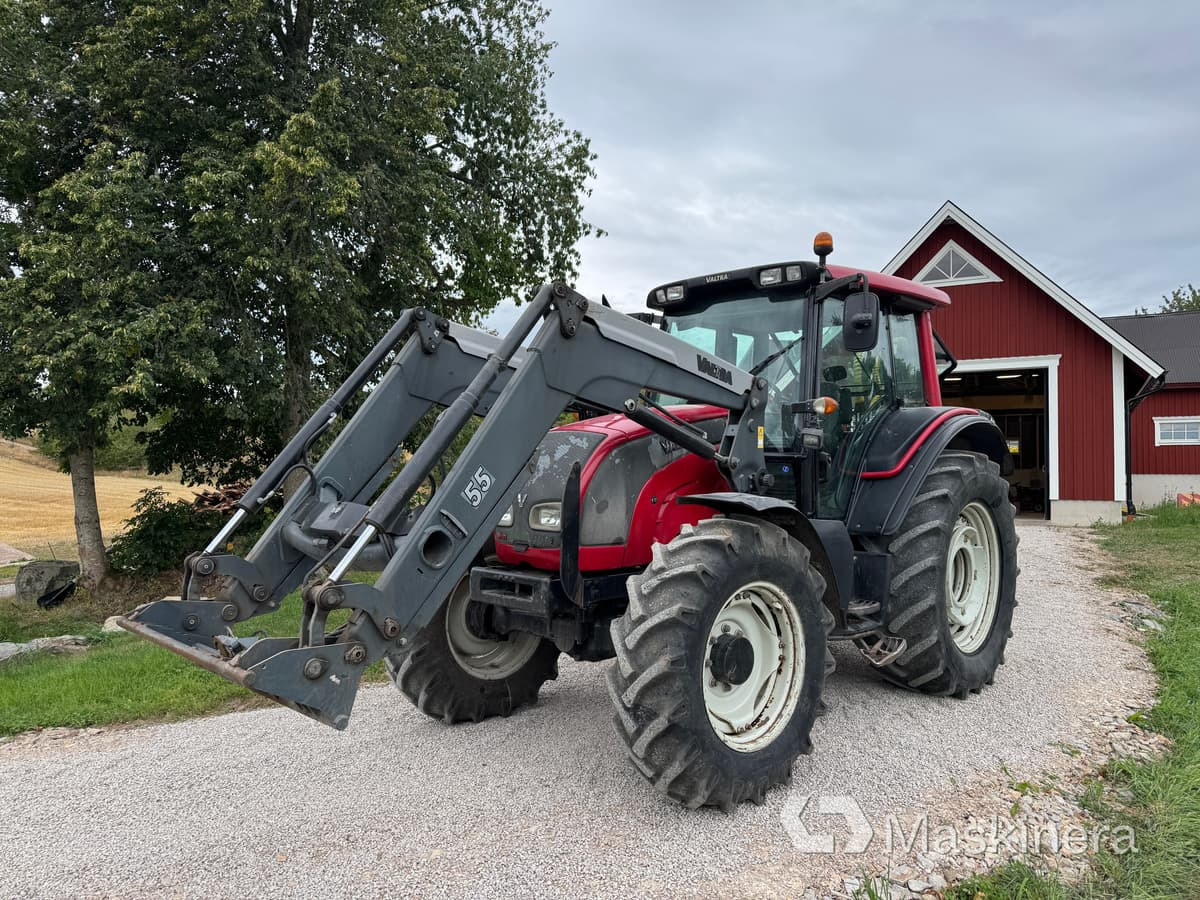 Valtra N121 & Farma CT 6,5-12 Traktor Valtra N121 Advance med frontlastare & Skogskärra Farma T12 - Трактор: фото 2 Valtra N121 & Farma CT 6,5-12 Traktor Valtra N121 Advance med frontlastare & Skogskärra Farma T12 - Трактор: фото 2