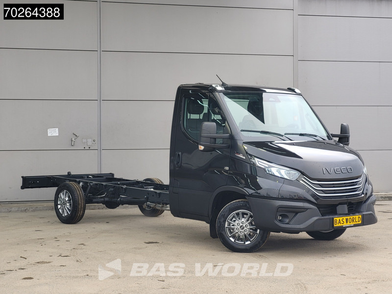 Iveco Daily 35S18 Automaat 410WB Chassis Cabine LED Navi ACC Camera Fahrgestell Airco - Фургон: фото 3 Iveco Daily 35S18 Automaat 410WB Chassis Cabine LED Navi ACC Camera Fahrgestell Airco - Фургон: фото 3