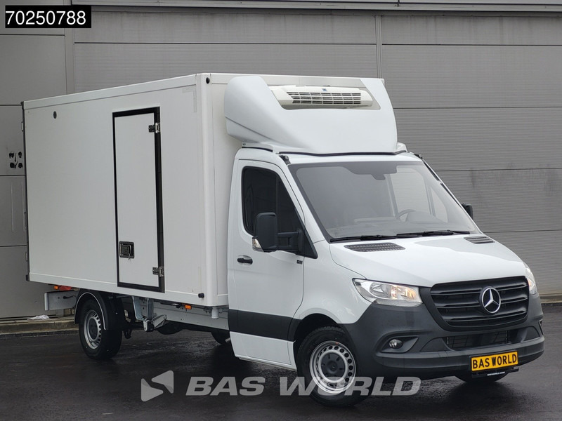 Mercedes-Benz Sprinter 317 CDI Koelwagen Automaat Zijdeur 2025-Model Thermo King V-300max 230v-Stekker 170PK Airco Cruise MBUX CarPlay Euro6 Koel Koele - Фургон-рефрижератор: фото 2 Mercedes-Benz Sprinter 317 CDI Koelwagen Automaat Zijdeur 2025-Model Thermo King V-300max 230v-Stekker 170PK Airco Cruise MBUX CarPlay Euro6 Koel Koele - Фургон-рефрижератор: фото 2