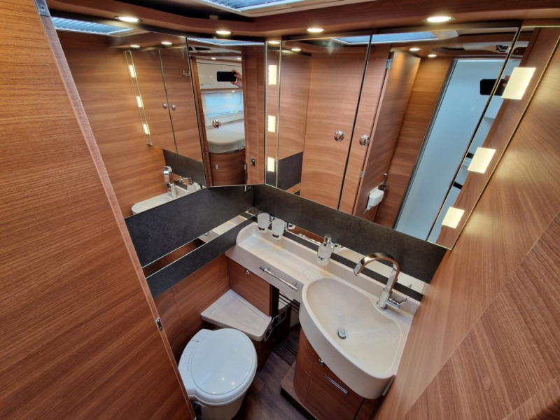 Интегрированный автодом Carthago Chic C Line I 4.9 LE/L: фото 12