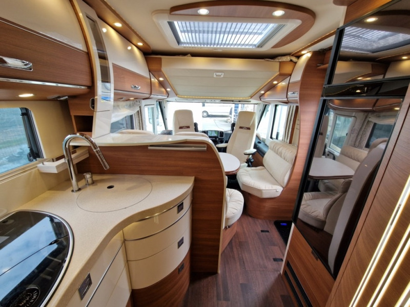 Интегрированный автодом Carthago Chic C Line I 4.9 LE/L: фото 13