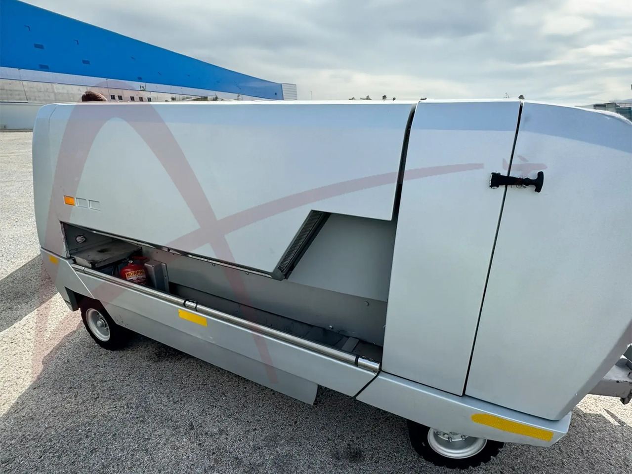 HITZINGER GPU-120MDE18 - Аэродромный источник питания: фото 2 HITZINGER GPU-120MDE18 - Аэродромный источник питания: фото 2