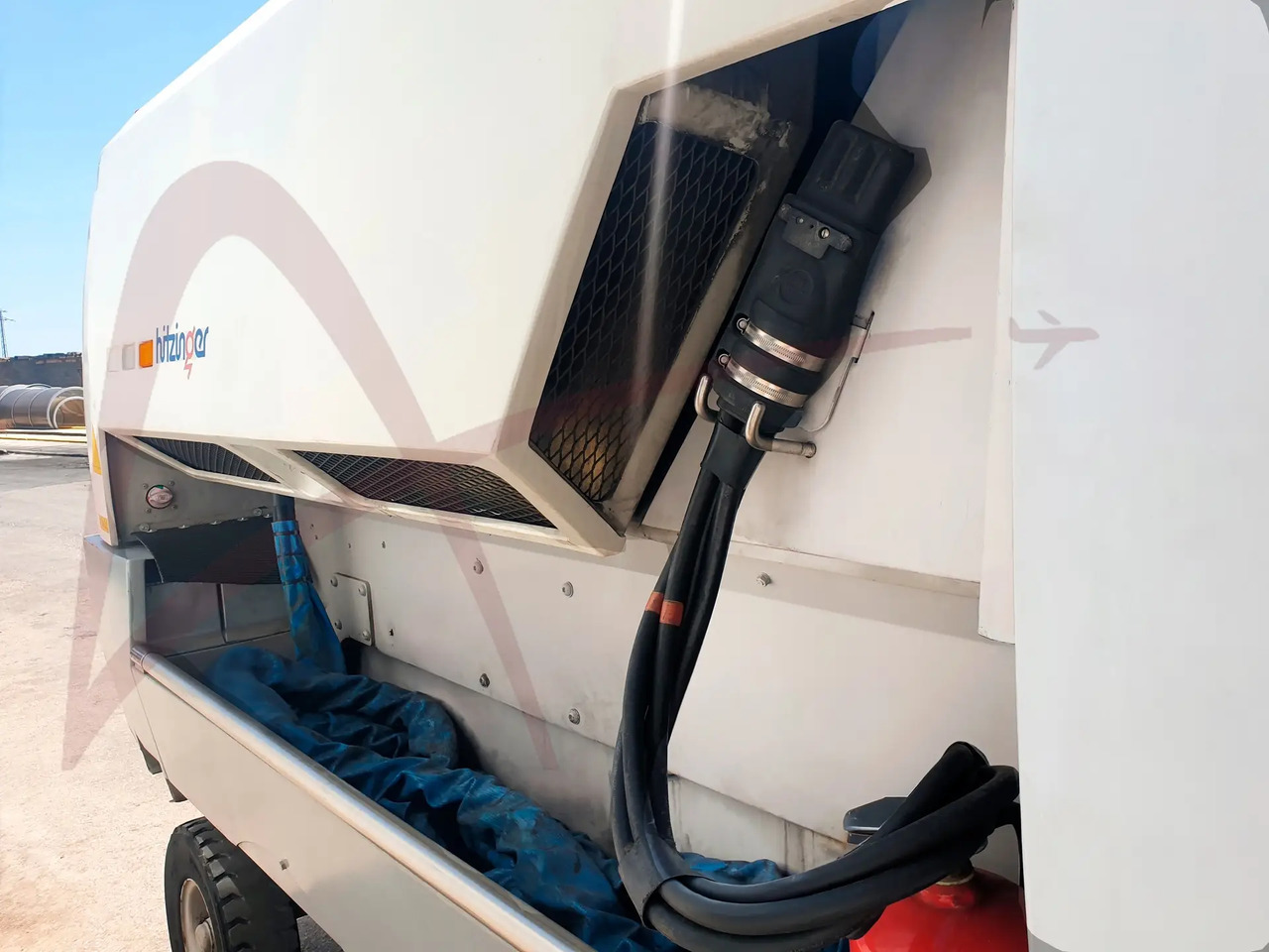 HITZINGER GPU-140SD-E18-28 - Аэродромный источник питания: фото 2 HITZINGER GPU-140SD-E18-28 - Аэродромный источник питания: фото 2