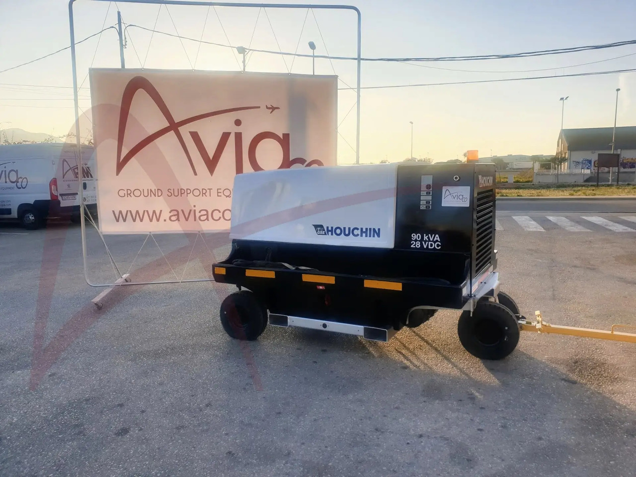 ITW GSE 4400 - Аэродромный источник питания: фото 1 ITW GSE 4400 - Аэродромный источник питания: фото 1