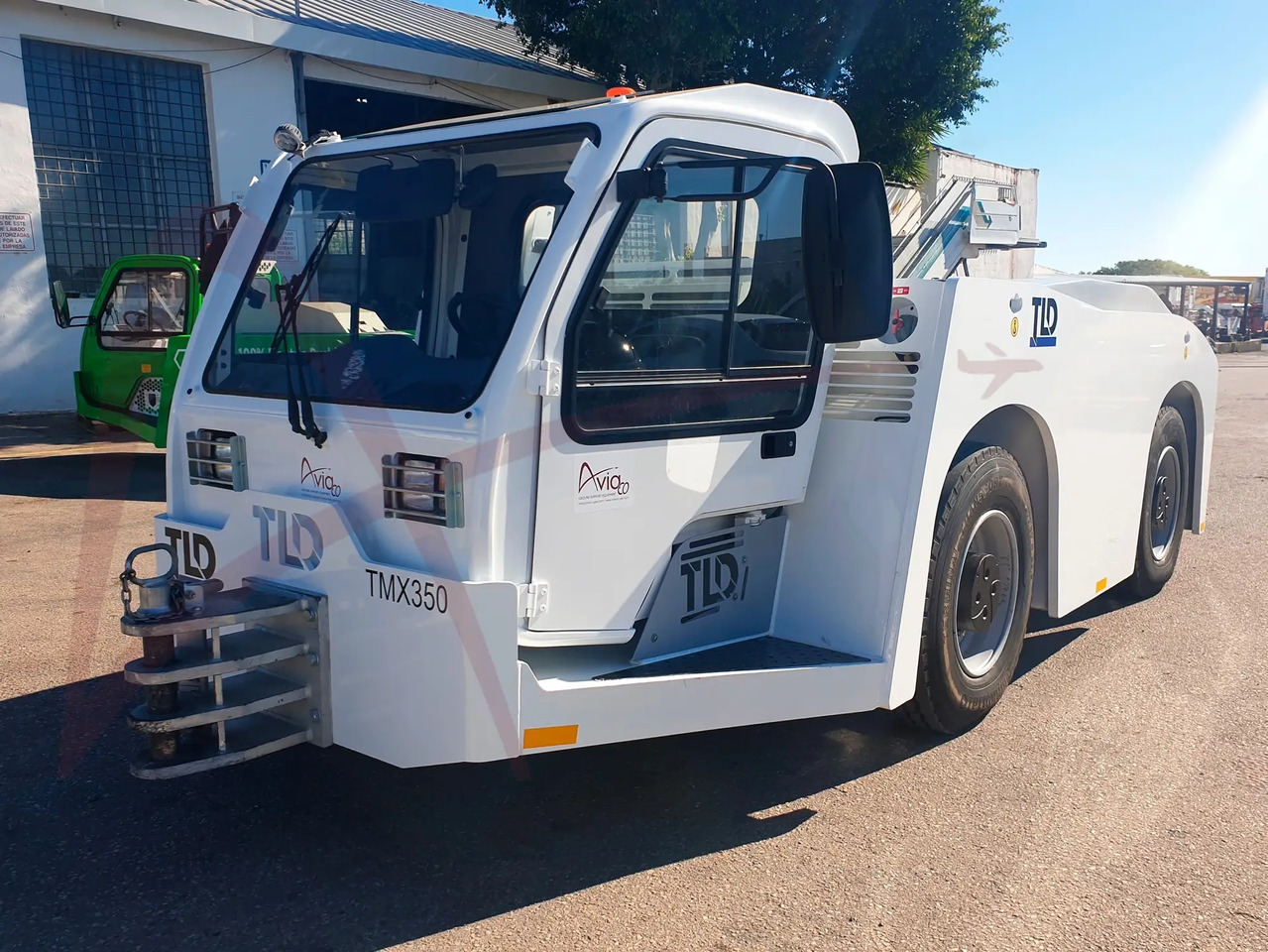 TLD TMX 350-28 - Аэродромный тягач: фото 1 TLD TMX 350-28 - Аэродромный тягач: фото 1