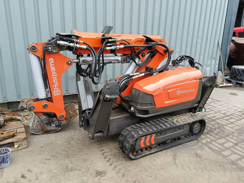 Husqvarna DXR 310 demolition robot remote excavator bagger - Гусеничный экскаватор: фото 1 Husqvarna DXR 310 demolition robot remote excavator bagger - Гусеничный экскаватор: фото 1