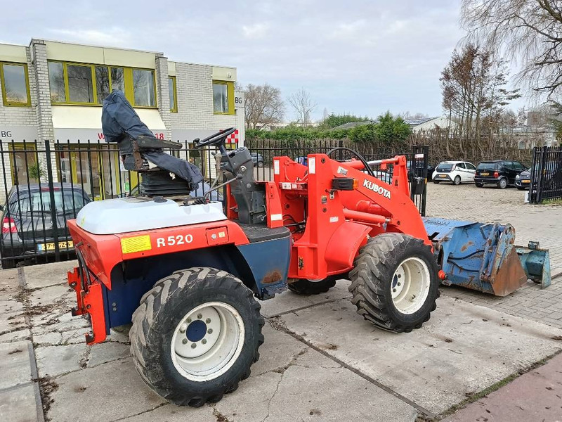 Kubota R 520 shovel wiellader loader lader met bak/vorken - Колёсный погрузчик: фото 1 Kubota R 520 shovel wiellader loader lader met bak/vorken - Колёсный погрузчик: фото 1