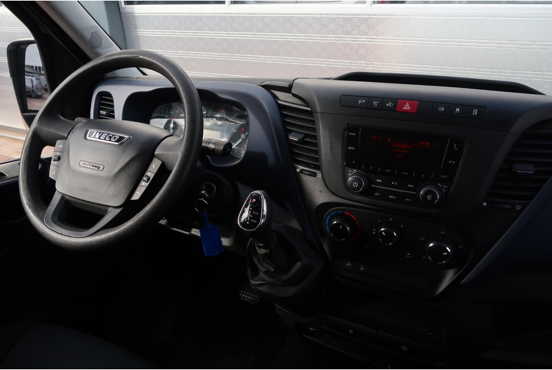 Iveco Daily 35S14V 300 L1H1 AUT/ 3,5t/ CAM/ CRUISE/ TREKHAAK/ AIRCO/ ETC - Цельнометаллический фургон: фото 2 Iveco Daily 35S14V 300 L1H1 AUT/ 3,5t/ CAM/ CRUISE/ TREKHAAK/ AIRCO/ ETC - Цельнометаллический фургон: фото 2