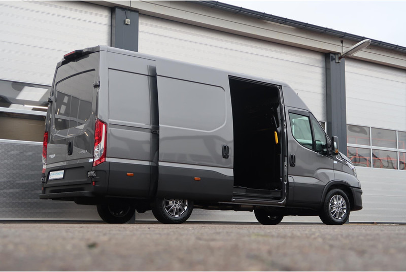 Iveco Daily 35S18HV 3.0 L2H2 AUT/ 2X SCHUIFDEUR/ CAMERA/ LED/ CRUISE/ CLIMA/ NAVI - Цельнометаллический фургон: фото 4 Iveco Daily 35S18HV 3.0 L2H2 AUT/ 2X SCHUIFDEUR/ CAMERA/ LED/ CRUISE/ CLIMA/ NAVI - Цельнометаллический фургон: фото 4