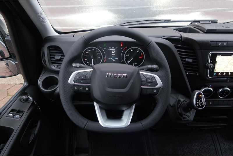 Фото интерьера 4: Iveco Daily 35S18HV 3.0 L2H2 BPM VRIJ/ AUT/ 2X SCHUIFDEUR/ CAMERA/ LED/ CRUISE/ CLIMA/ NAVI/ в лизинг Iveco Daily 35S18HV 3.0 L2H2 BPM VRIJ/ AUT/ 2X SCHUIFDEUR/ CAMERA/ LED/ CRUISE/ CLIMA/ NAVI/