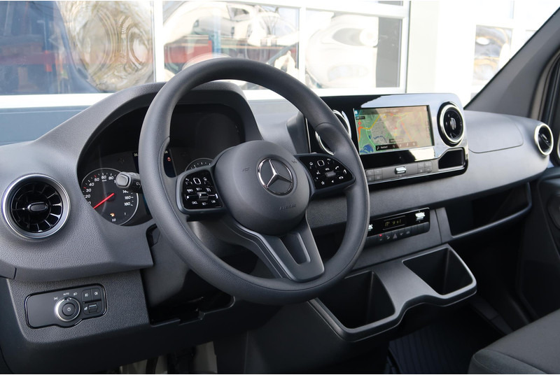 Mercedes-Benz Sprinter 317 CDI L2H2 RWD BPM VRIJ/ AUT/ 3.5T/ LED/ CAMERA/ MBUX/ CRUISE/ CLIMA - Цельнометаллический фургон: фото 2 Mercedes-Benz Sprinter 317 CDI L2H2 RWD BPM VRIJ/ AUT/ 3.5T/ LED/ CAMERA/ MBUX/ CRUISE/ CLIMA - Цельнометаллический фургон: фото 2