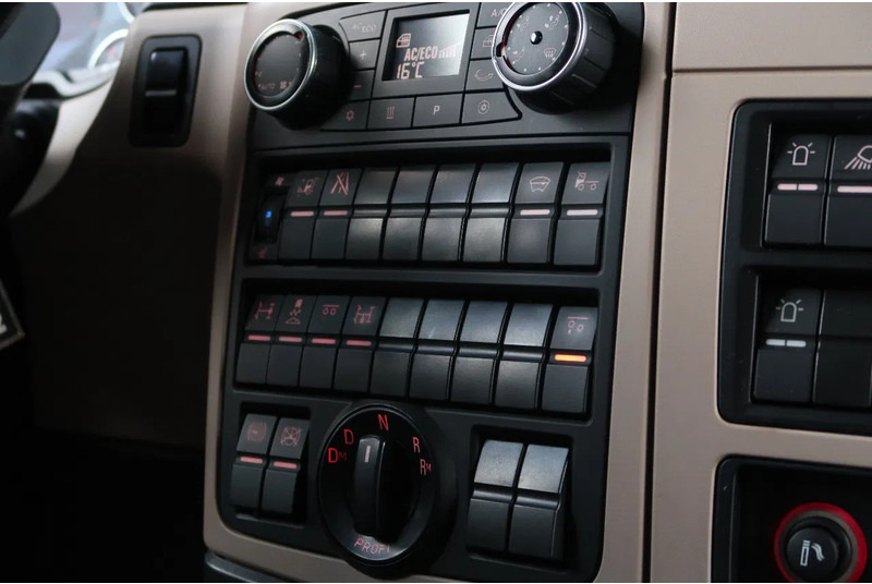 Тягач MAN TGX 26.580 6X2/4 RETARDER/ STEERED-PUSHER/ PTO/ ETC: фото 7 Тягач MAN TGX 26.580 6X2/4 RETARDER/ STEERED-PUSHER/ PTO/ ETC: фото 7