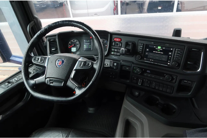 Тягач Scania P500 6x2/ FULL AIR/ HYDRAULIC/ LEATHER/ 2.950 WB/ DIFF LOCK/ SLIDE DISH: фото 9