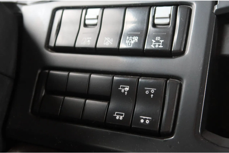 Тягач Scania P500 6x2/ FULL AIR/ HYDRAULIC/ LEATHER/ 2.950 WB/ DIFF LOCK/ SLIDE DISH: фото 16