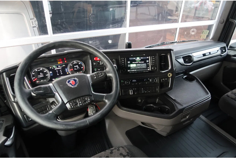 Scania R450 NGS 4X2/ RETARDER/ ACC/ DIFF LOCK/ EURO 6 - Тягач: фото 2 Scania R450 NGS 4X2/ RETARDER/ ACC/ DIFF LOCK/ EURO 6 - Тягач: фото 2