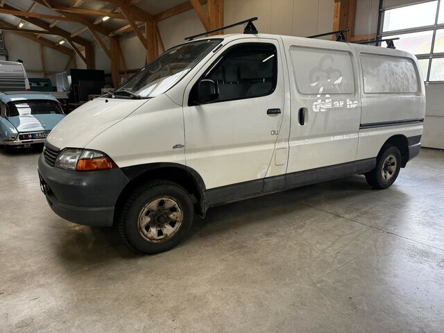 TOYOTA Hiace 2.5TD Kasten lang 4WD 4x4 - Легковой автомобиль: фото 1 TOYOTA Hiace 2.5TD Kasten lang 4WD 4x4 - Легковой автомобиль: фото 1