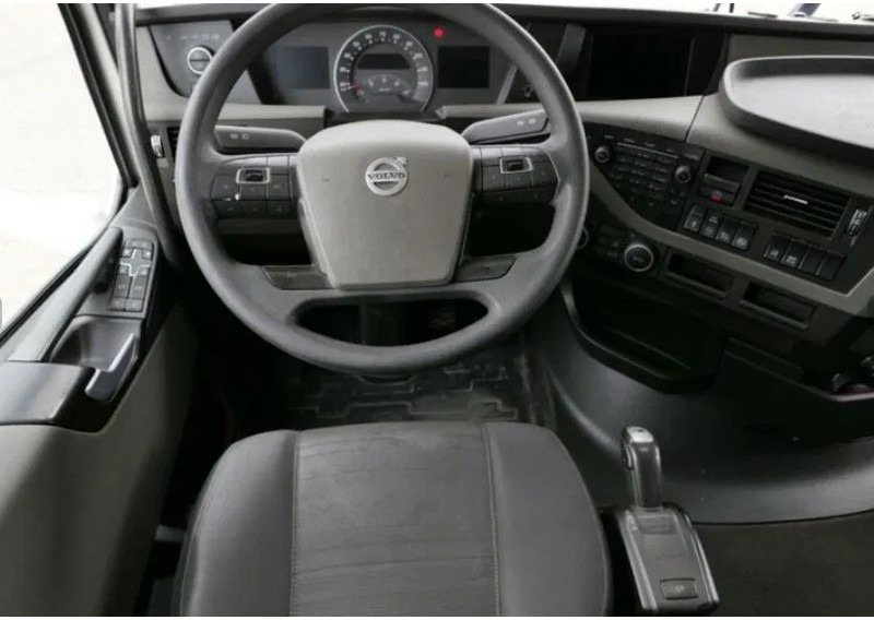 Фото интерьера 1: Тягач Volvo FH 500 Globetrotter 4x2 | Leasing