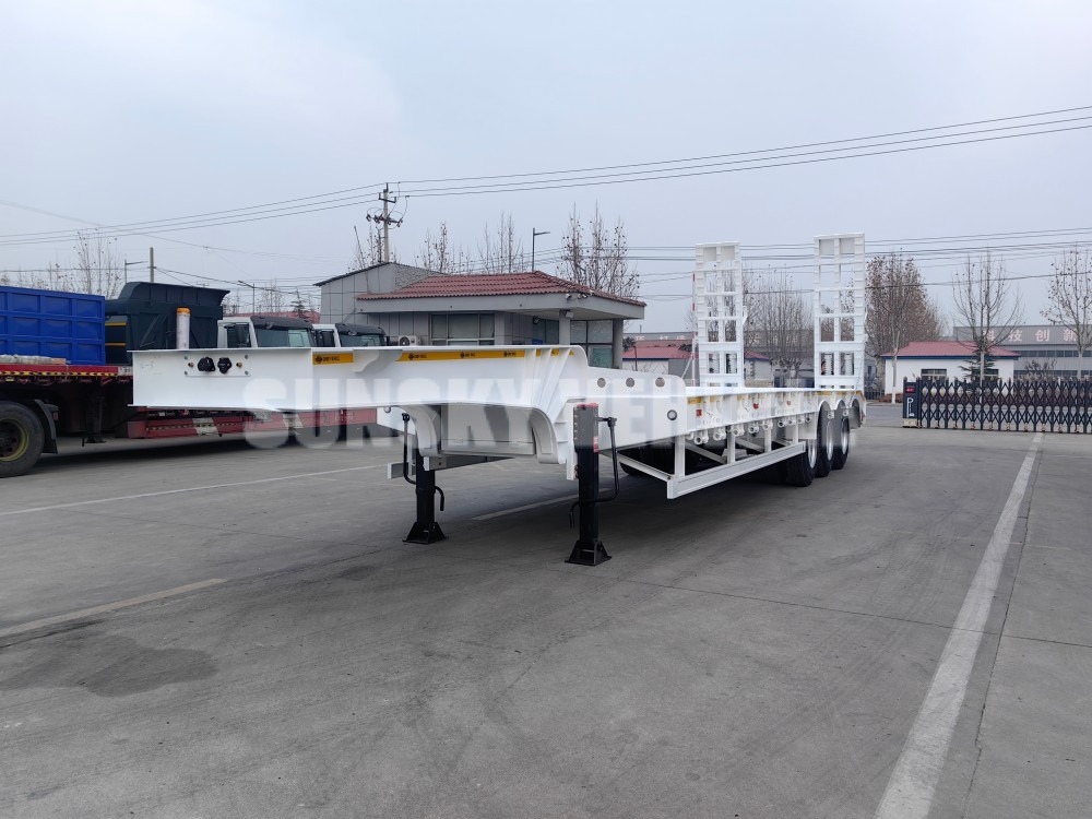 Новый Низкорамный полуприцеп для транспортировки тяжёлой техники SUNSKY 3 Axle 40 Tons gooseneck lowbed trailer: фото 6