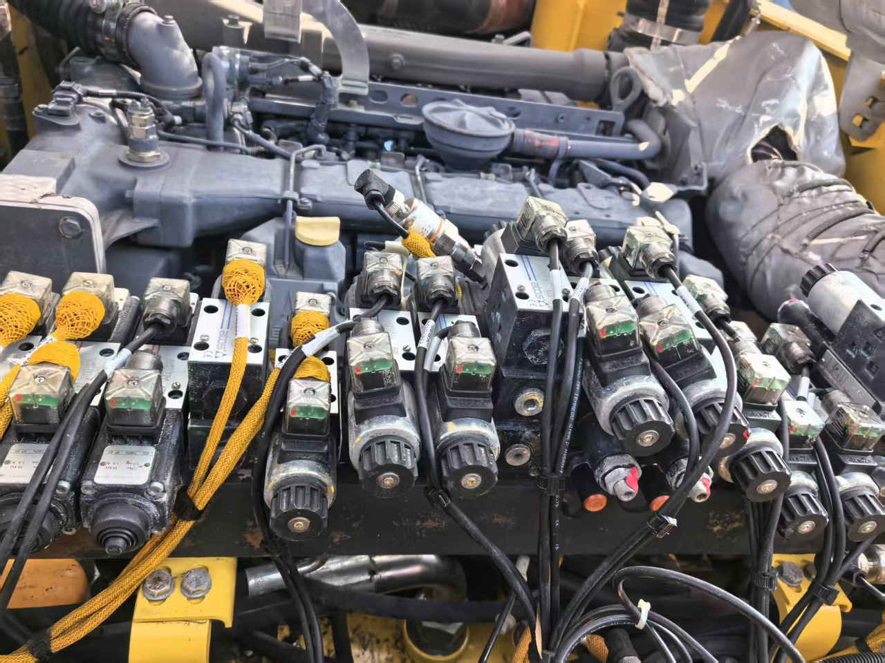 BOMAG Second Hand Asphalt Milling Machine BM2000/60 Asphalt Cold Milling Machine Price - Дорожная фреза: фото 3 BOMAG Second Hand Asphalt Milling Machine BM2000/60 Asphalt Cold Milling Machine Price - Дорожная фреза: фото 3