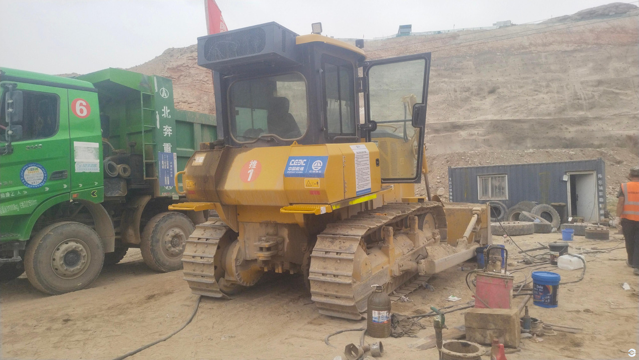 XCMG D170 used small bulldozer dozer hydraulic price - Бульдозер: фото 4 XCMG D170 used small bulldozer dozer hydraulic price - Бульдозер: фото 4