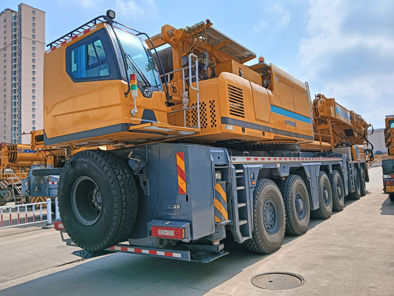 XCMG Manufacturer Second Hand Hydraulic Crane XCA600 600 Ton All Terrain Cranes Price - Вседорожный кран: фото 4 XCMG Manufacturer Second Hand Hydraulic Crane XCA600 600 Ton All Terrain Cranes Price - Вседорожный кран: фото 4
